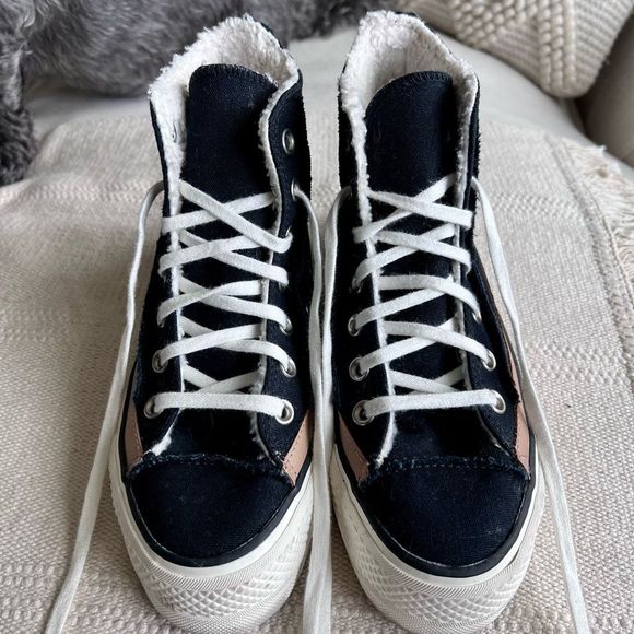 Woman’s size US6 high top platform inside fur black converse used once - Picture 12 of 12